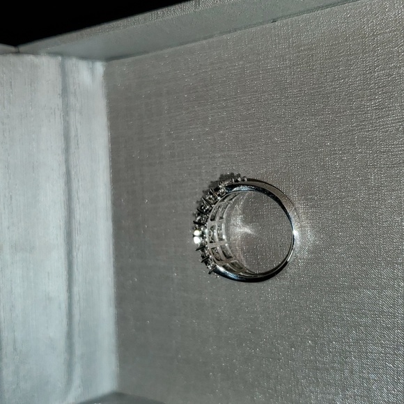 14kt white gold diamond and sapphire ring sz 7.25 - Picture 5 of 16